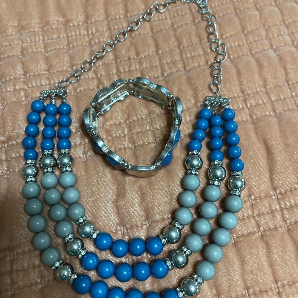 Teal, gray and silver necklace with bracelet